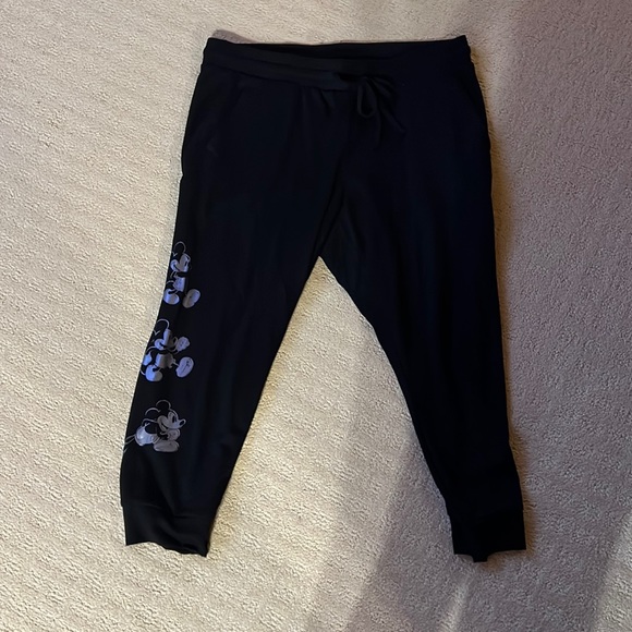 Disney Jogger Mickey Capris - Picture 1 of 4